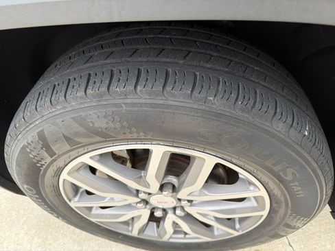 Used 2017 GMC Acadia SLE w/ Driver Alert Package I image 25