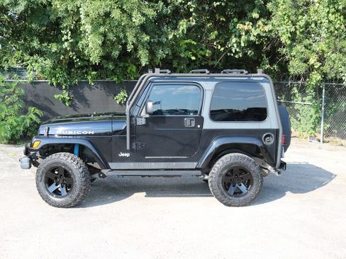 Used 2004 Jeep Wrangler Rubicon w/ Dual Top Group AWD/4WD image 2