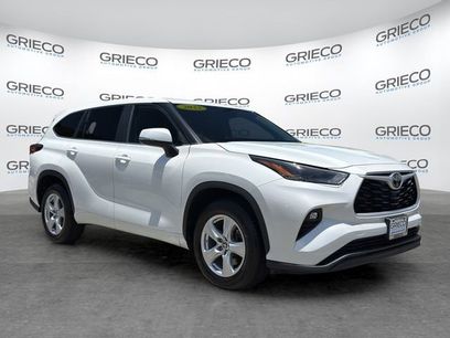 Used 2023 Toyota Highlander LE