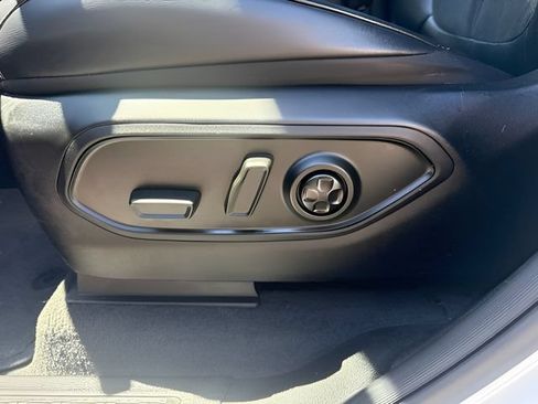 Used 2023 Jeep Grand Cherokee L Altitude AWD/4WD image 12