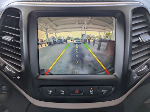 Used 2015 Jeep Cherokee Limited w/ Luxury Group image 3