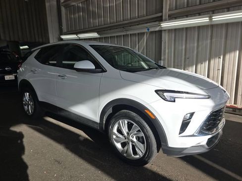 Used 2025 Buick Encore GX Preferred image 2