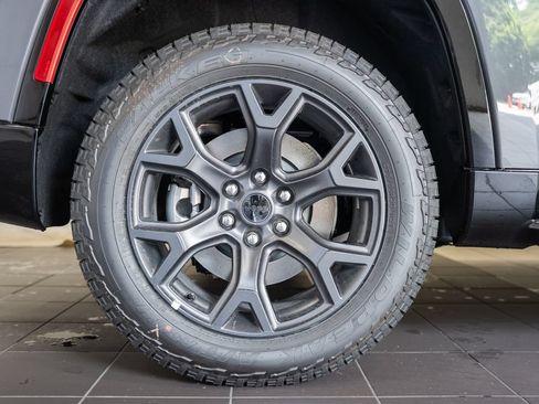 New 2026 Jeep Grand Wagoneer 4WD image 18
