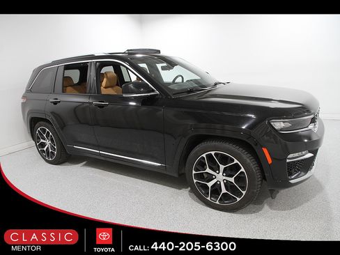 Used 2023 Jeep Grand Cherokee Summit AWD/4WD image 1