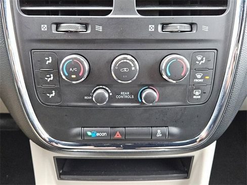 Used 2020 Dodge Grand Caravan SXT image 18