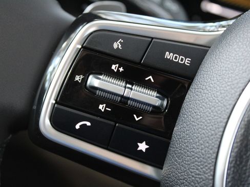 New 2026 Kia Carnival EX FWD image 32