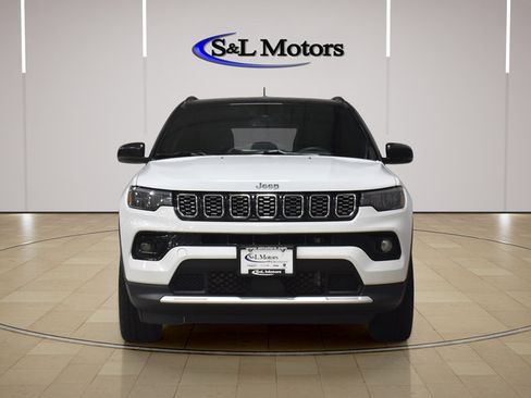 Used 2024 Jeep Compass Limited AWD/4WD image 2