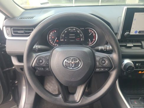 Used 2025 Toyota RAV4 XLE image 19