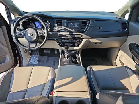 Used 2016 Kia Sedona LX w/ LX Essentials Premium Package FWD image 13