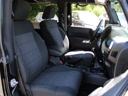 Used 2011 Jeep Wrangler Rubicon w/ Dual Top Group AWD/4WD image 26