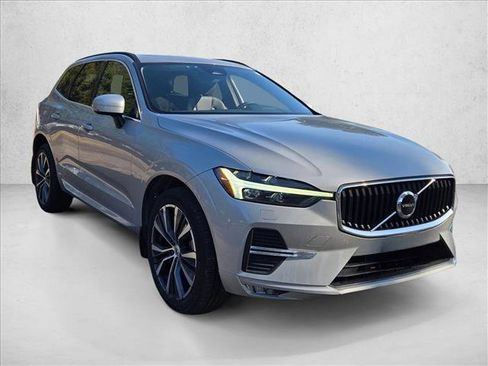 Used 2022 Volvo XC60 B5 Momentum image 3