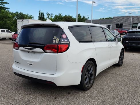 Used 2018 Chrysler Pacifica Touring Plus w/ S Appearance Package FWD image 7