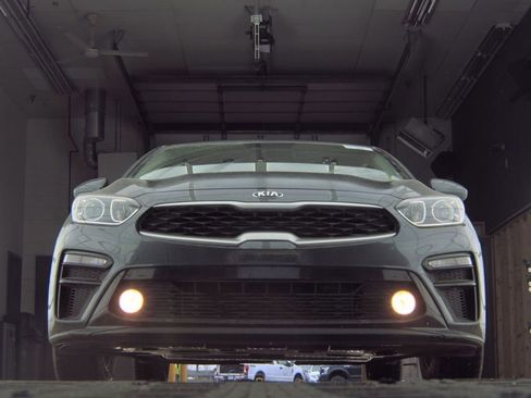 Used 2020 Kia Forte LXS FWD image 5