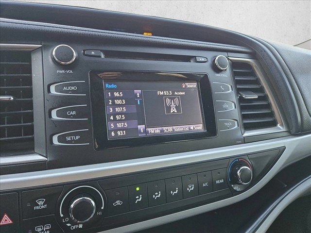 Used 2018 Toyota Highlander LE FWD image 14