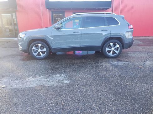 Used 2019 Jeep Cherokee Limited image 12