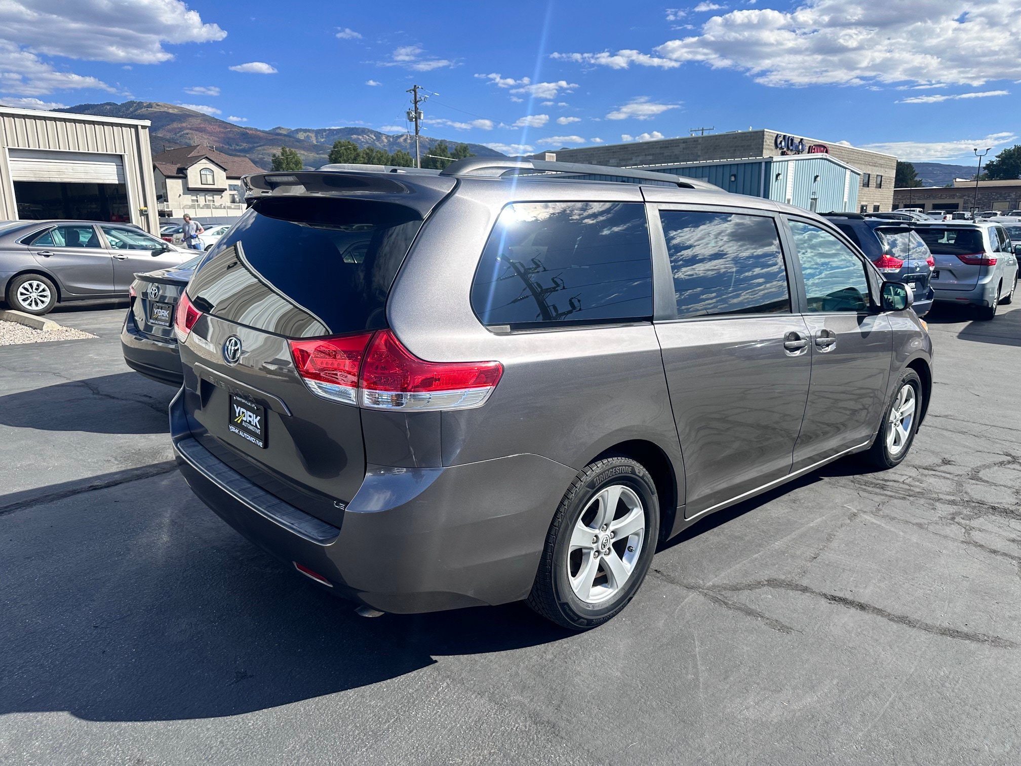 Used 2011 Toyota Sienna LE FWD image 3