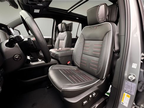 Used 2025 GMC Yukon AT4 Ultimate w/ LPO, Floor Liner Package AWD/4WD image 6