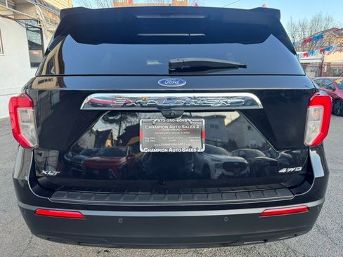 Used 2021 Ford Explorer XLT image 6