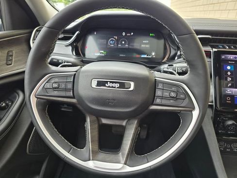 Used 2022 Jeep Grand Cherokee Limited 4xe w/ Luxury Tech Group II AWD/4WD image 39