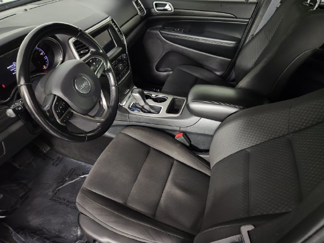 Used 2020 Jeep Grand Cherokee Laredo AWD/4WD image 13