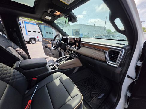 Used 2024 GMC Canyon Denali AWD/4WD image 11