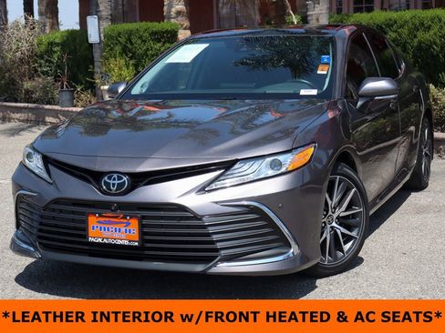 Used 2024 Toyota Camry XLE w/ Navigation Package FWD image 4