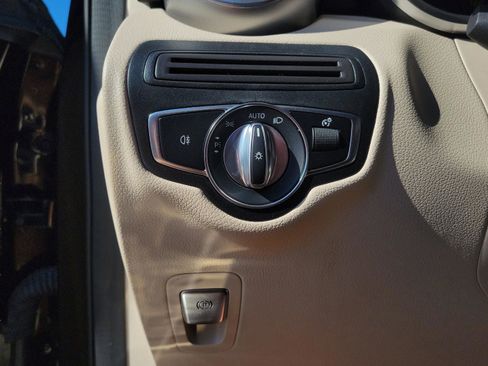 Used 2022 Mercedes-Benz GLC 300 image 25