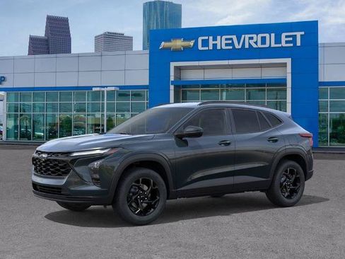 New 2026 Chevrolet Trax LT w/ Driver Confidence Package FWD image 2