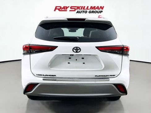 Used 2022 Toyota Highlander Platinum image 6