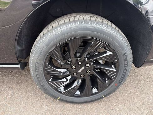 New 2026 Lincoln Navigator Reserve AWD/4WD image 13