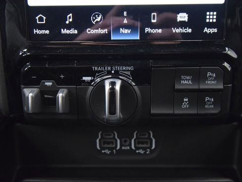 Used 2024 RAM 1500 Laramie AWD/4WD image 33