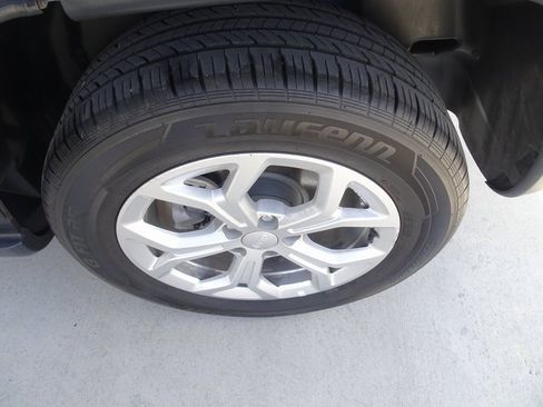 Used 2024 Jeep Compass Latitude image 10