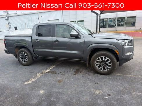 Used 2022 Nissan Frontier SV RWD image 2