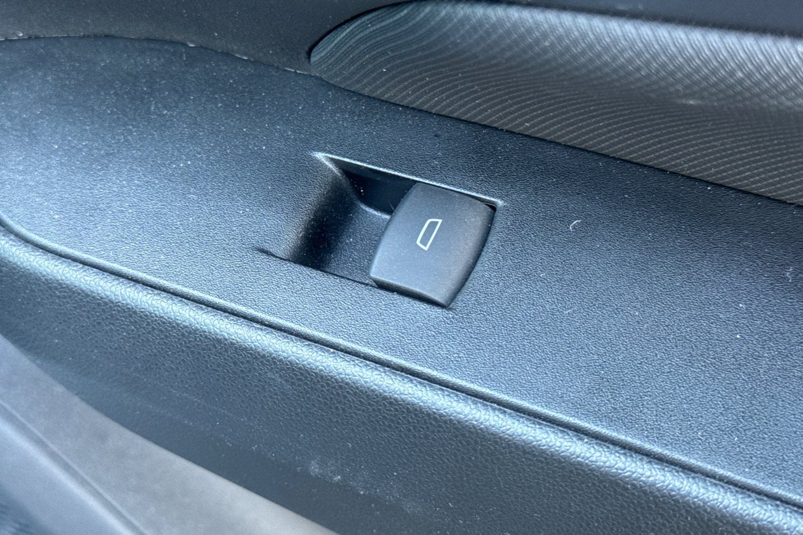 Used 2024 Chevrolet Equinox EV RS FWD image 23