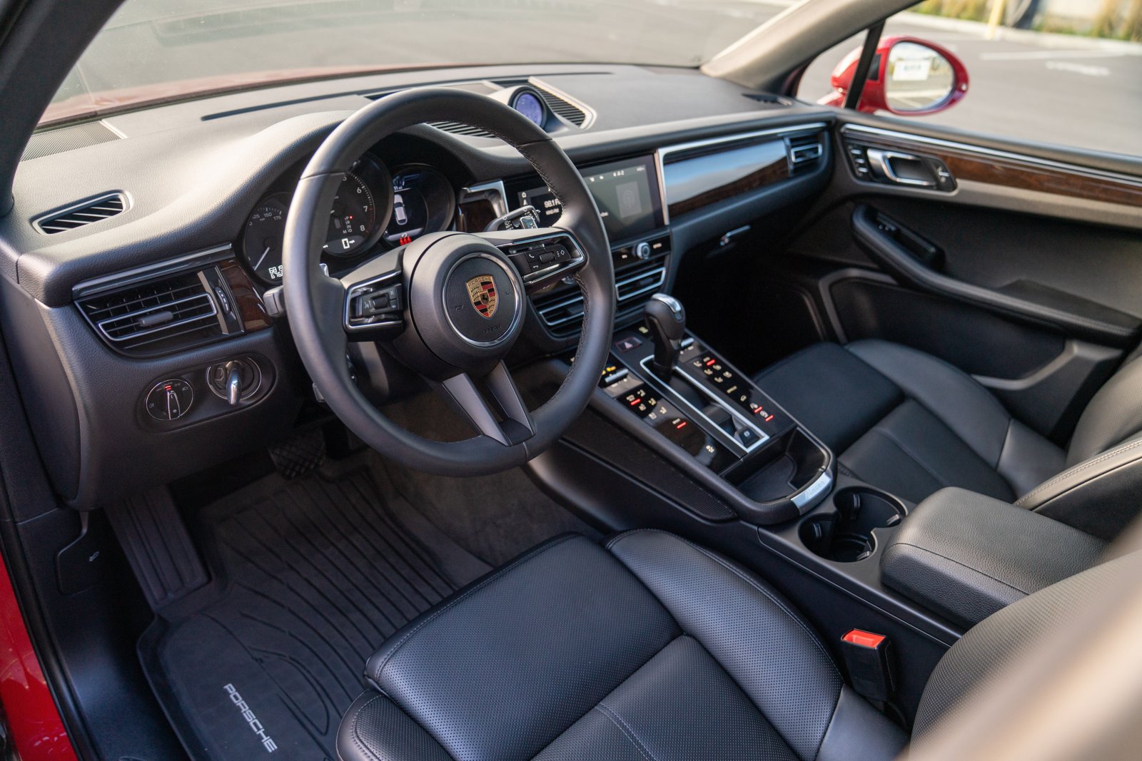 Certified 2026 Porsche Macan AWD/4WD image 4