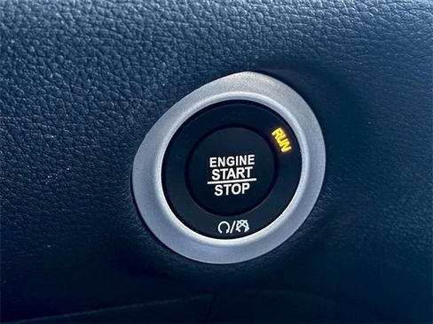 New 2025 Chrysler Pacifica Select FWD image 16