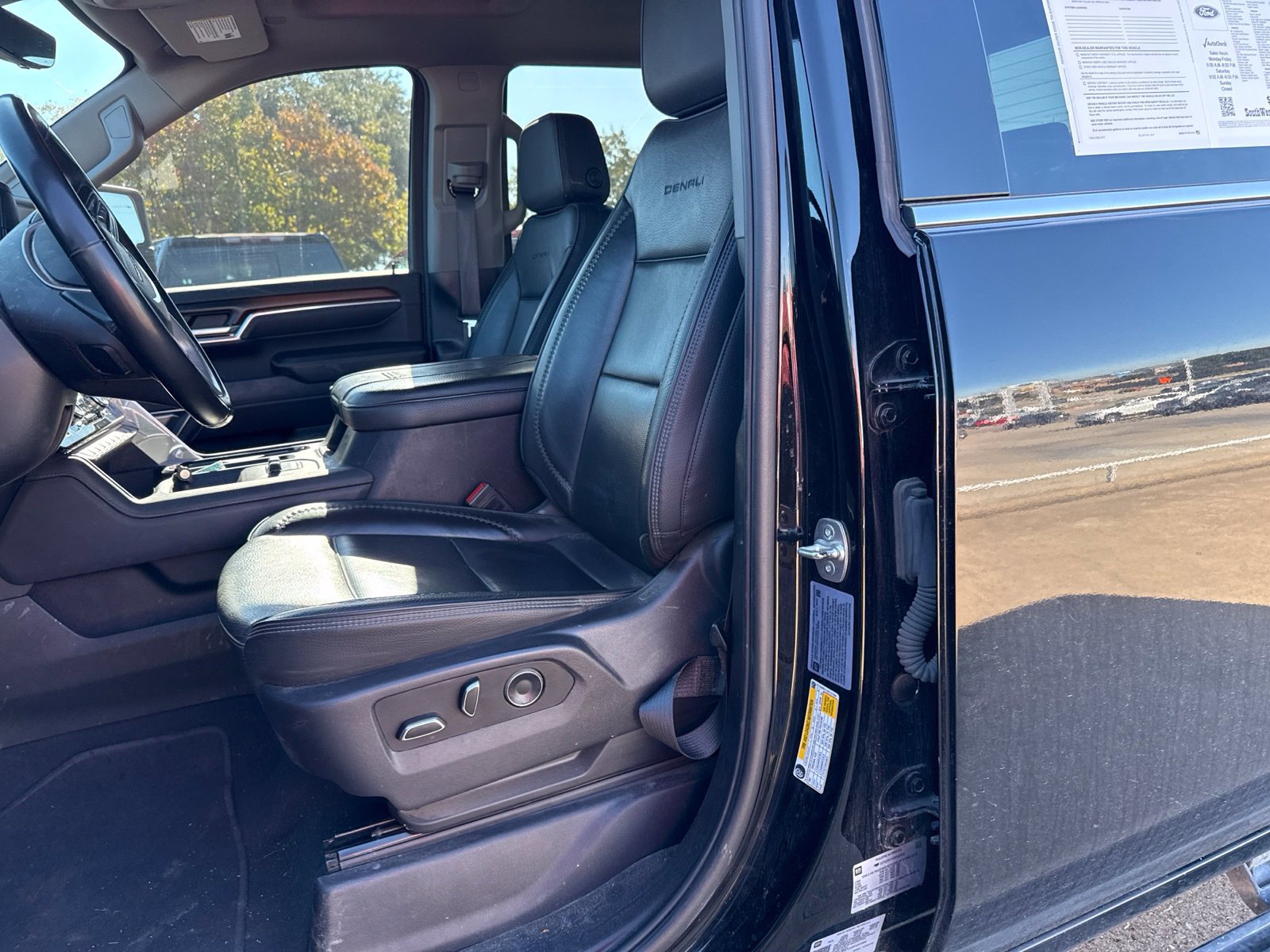 Used 2025 GMC Sierra 2500 Denali w/ Denali Reserve Package AWD/4WD image 13