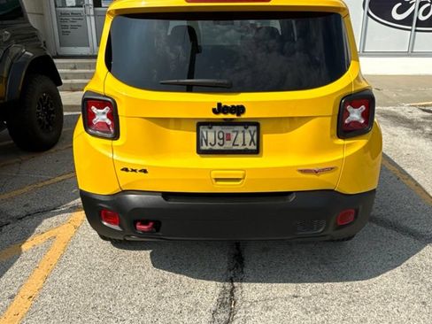 Used 2023 Jeep Renegade Trailhawk AWD/4WD image 4