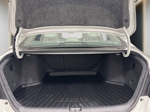 Used 2019 Honda Accord Touring image 11