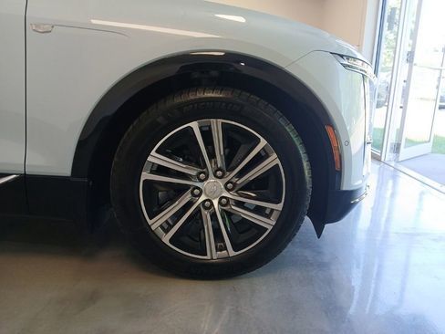 Certified 2024 Cadillac Lyriq Luxury AWD/4WD image 7