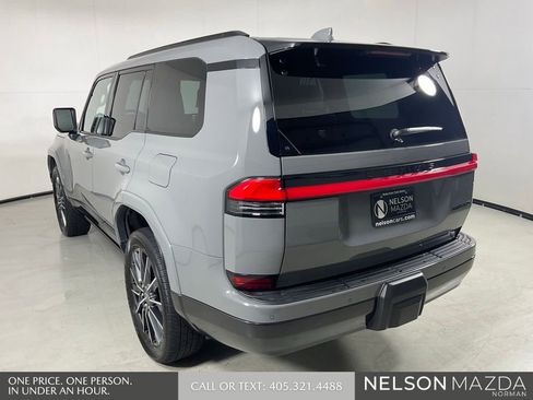 Used 2024 Lexus GX 550 w/ Accessory Package (2T) AWD/4WD image 8
