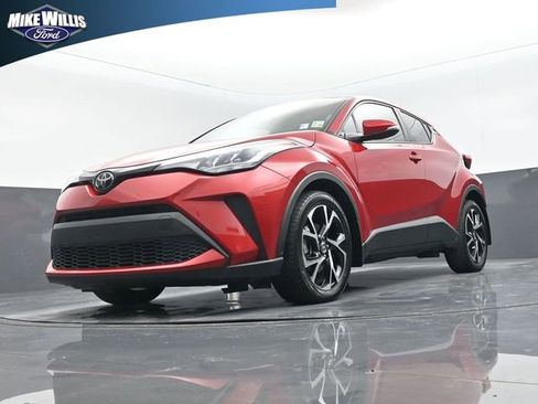 Used 2022 Toyota C-HR XLE image 19