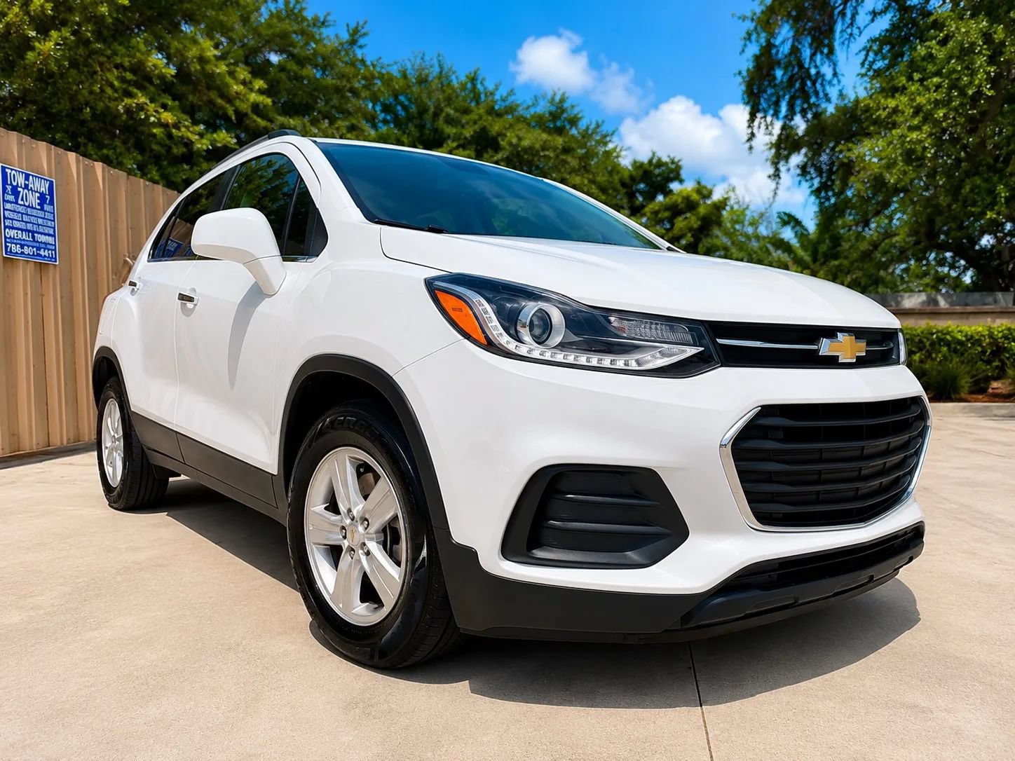 Used 2020 Chevrolet Trax LT w/ LT Convenience Package FWD image 11