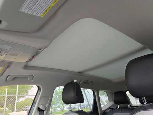 Used 2022 Volkswagen Taos SEL w/ Panoramic Sunroof Package image 12