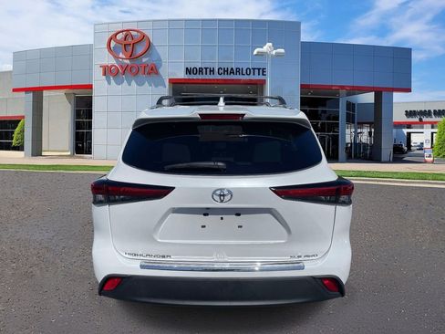 Used 2023 Toyota Highlander XLE AWD/4WD image 8