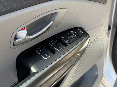 Used 2016 Kia Sedona LX w/ LX Convenience Package FWD image 19