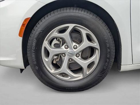 Used 2023 Chrysler Pacifica Limited image 23