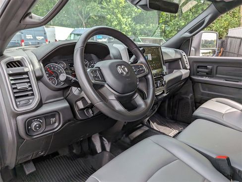 Used 2025 RAM 2500 Tradesman w/ Chrome Appearance Group image 11