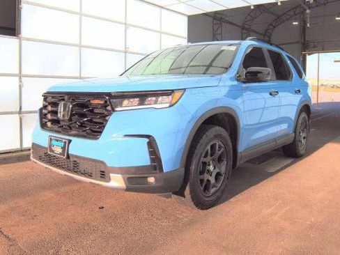 Used 2025 Honda Pilot TrailSport image 1