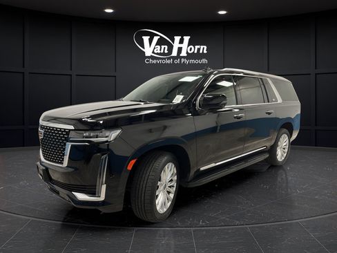Used 2024 Cadillac Escalade ESV Luxury AWD/4WD image 3